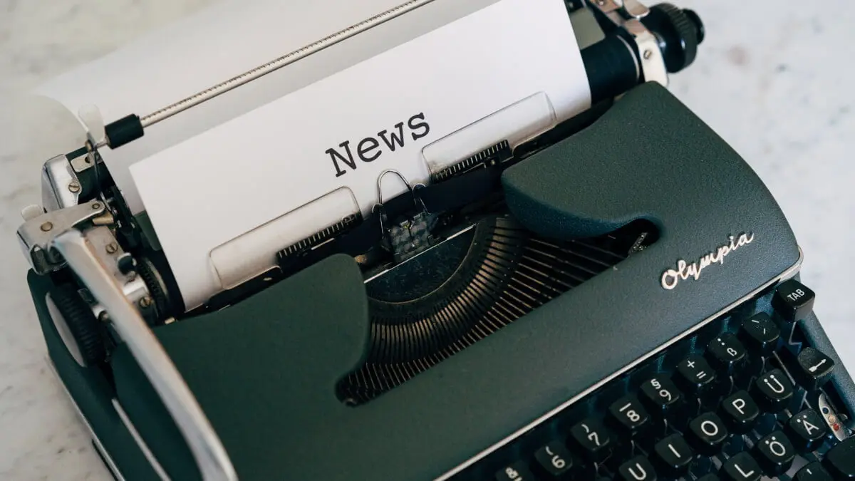 Brittiske stjärnan kraschade in i lada – Rovanperä nära titeln
